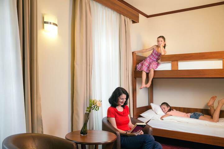 Room 3 of 32