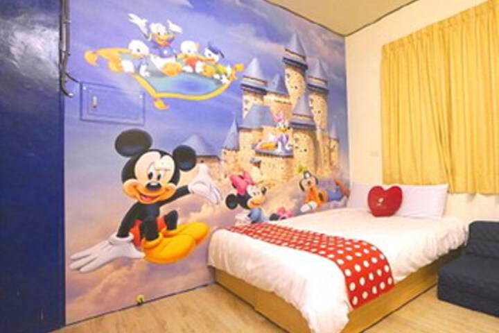 Room 33 of 46