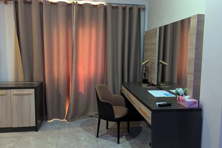 Room 32 of 83