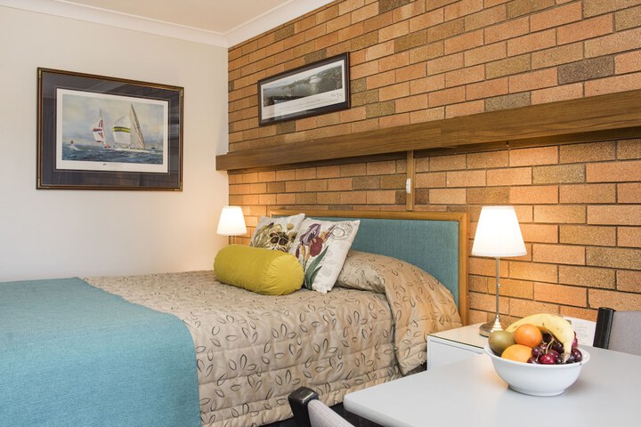 Room 6 of 25
