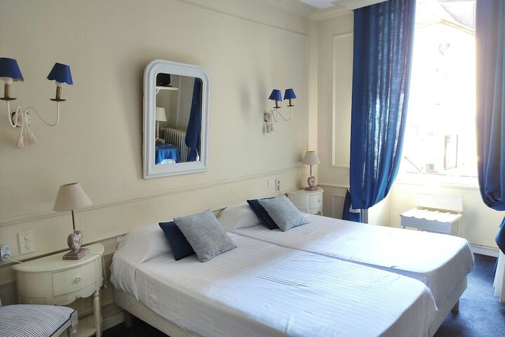 Room 6 of 30