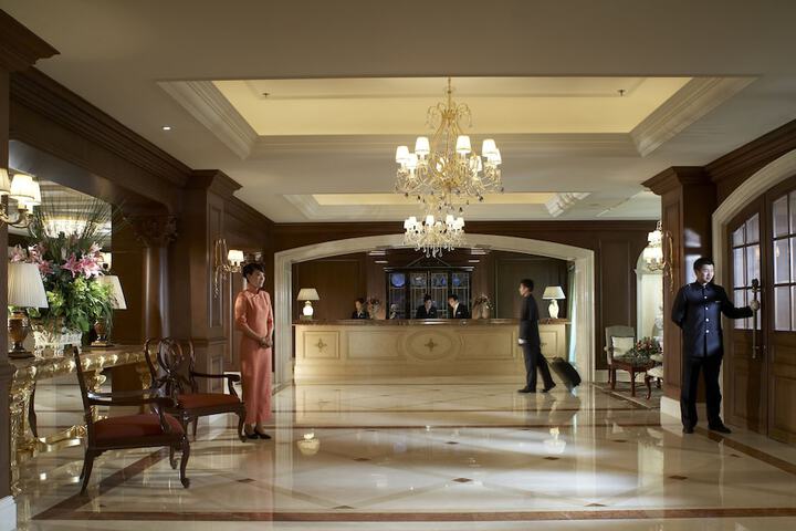 Entrance & Lobby