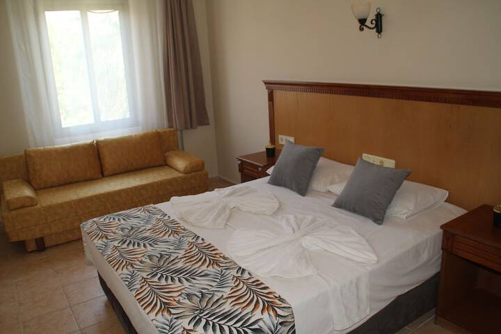 Room 8 of 104