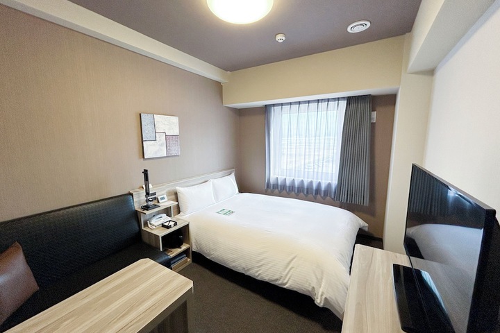 Room 10 of 27