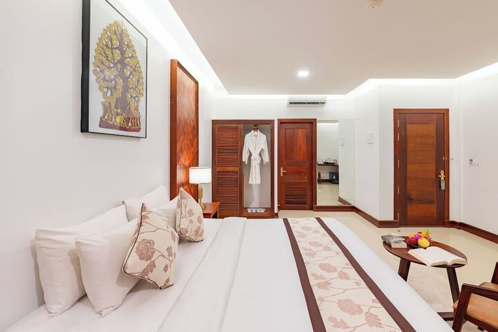 Room 34 of 211