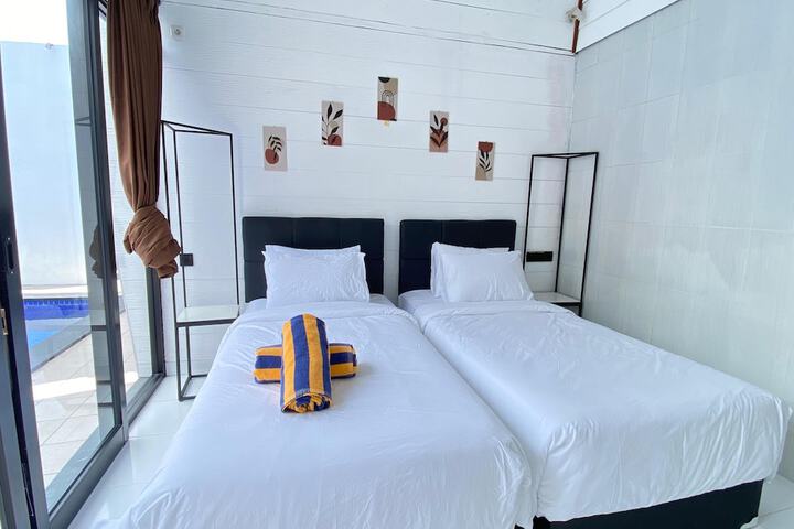 Room 12 of 44