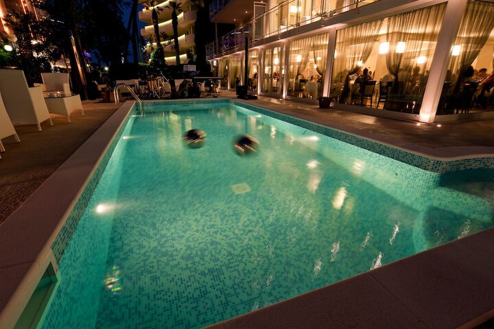 Hotel with Pool