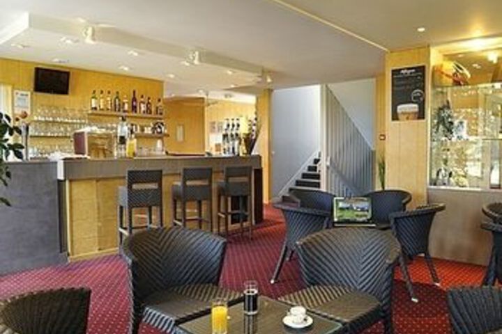 Hotel Bar