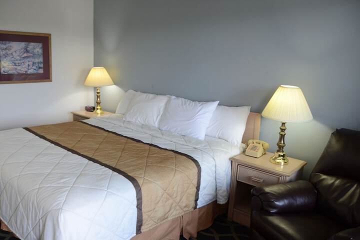 1 King Bed (8 of 8)