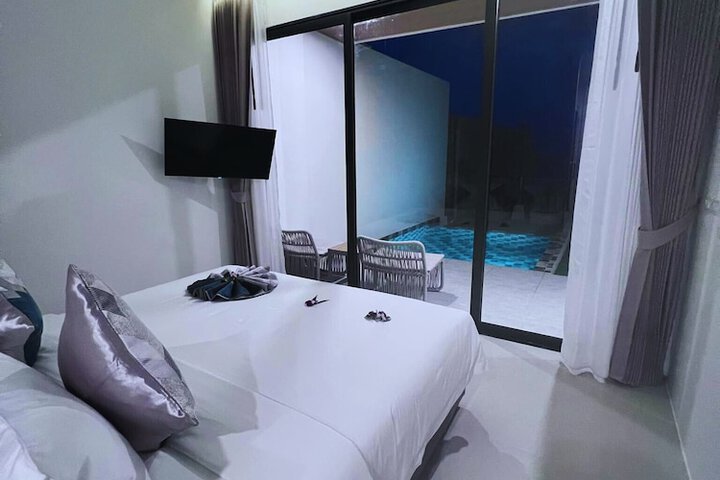 Room 53 of 293