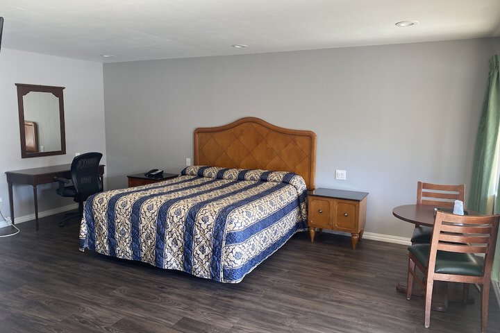 Room 6 of 37