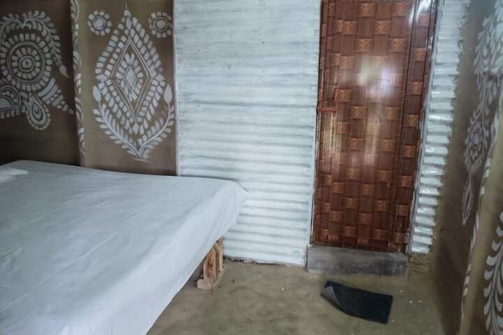 Room 5 of 17