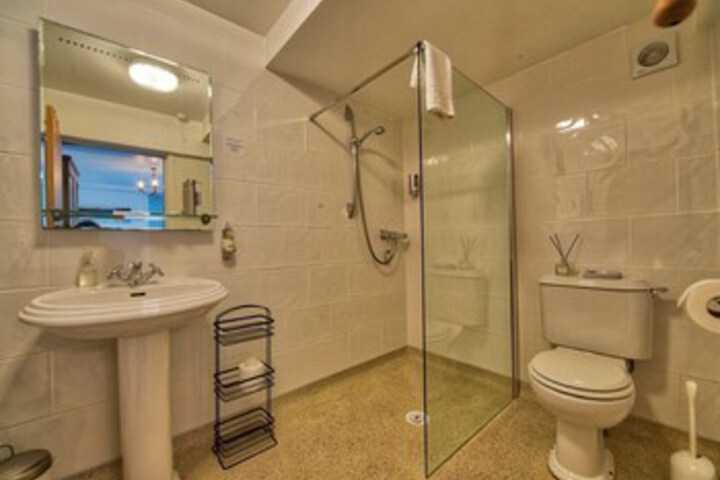 Room 17 of 120