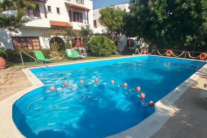 Pool 40 of 79