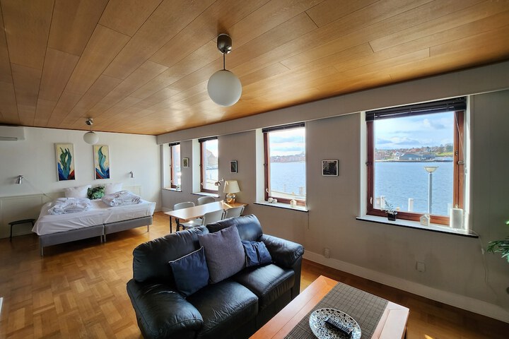 Room 5 of 18