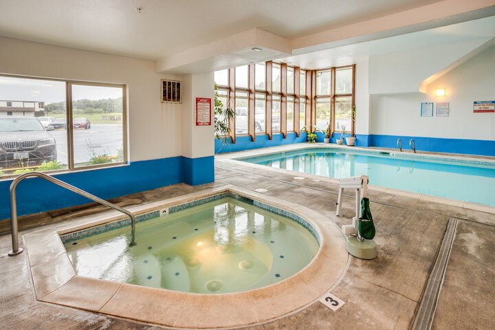 Indoor spa tub