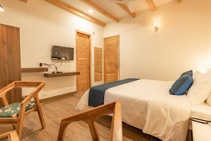 Room 3 of 18