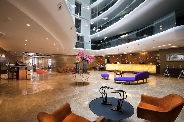 Entrance & Lobby