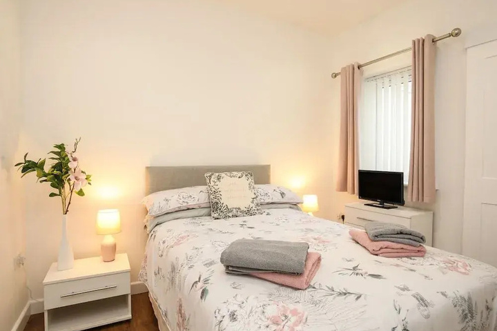Room 2 of 2