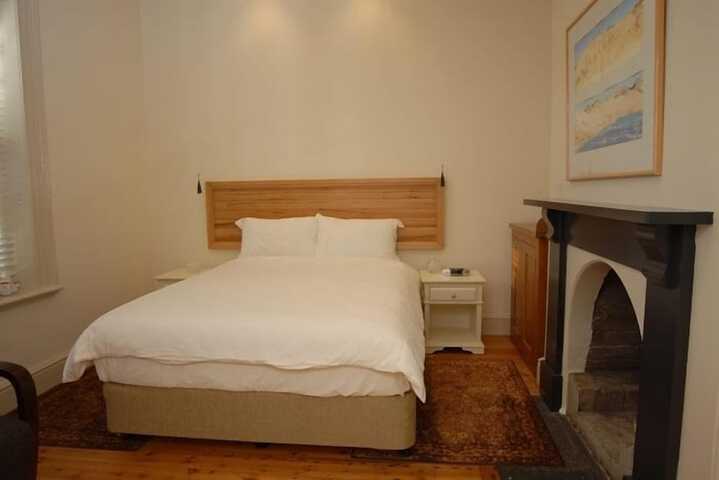 Room 6 of 38