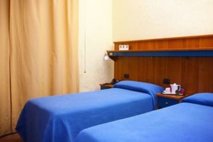 Room 7 of 25