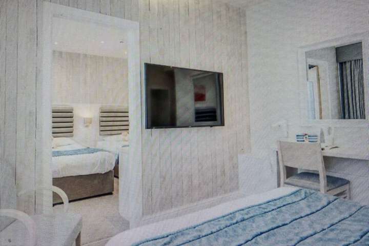 Room 33 of 70