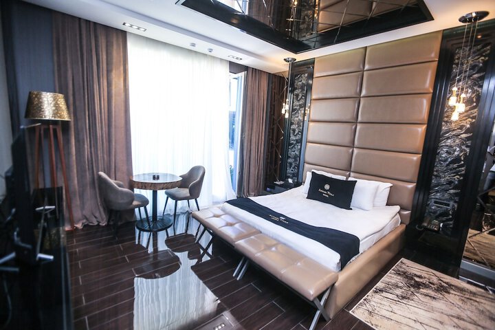 Room 22 of 38