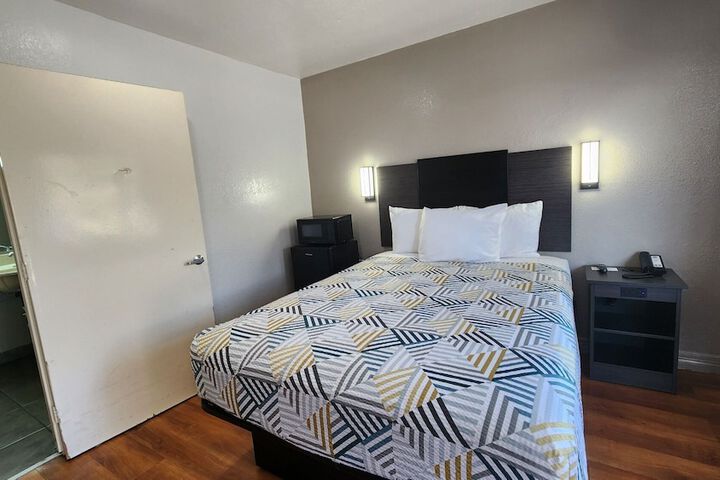 Room 46 of 125