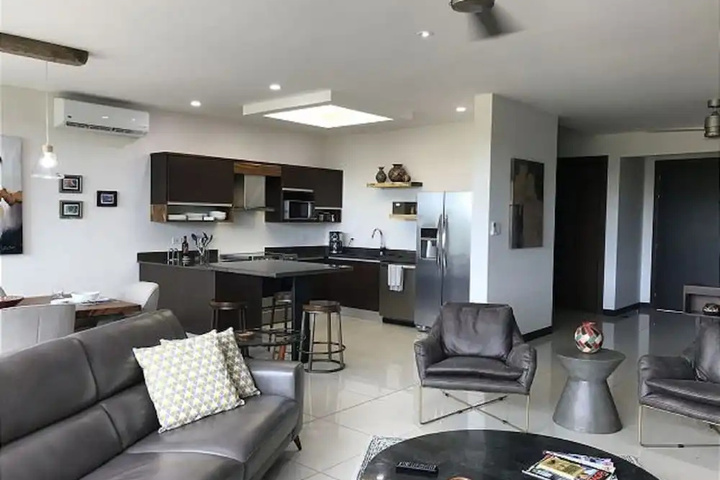 Room 9 of 16