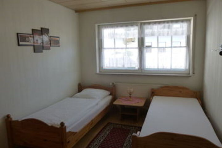 Room 11 of 32