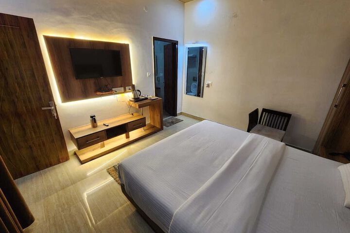 Room 19 of 66