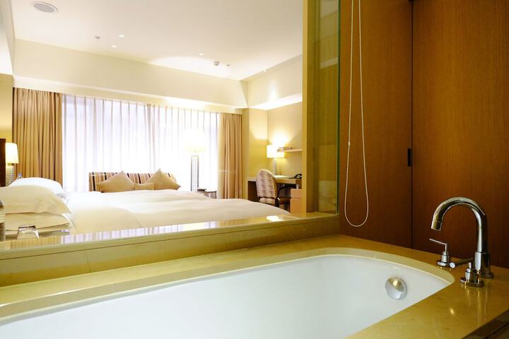 Room 12 of 69
