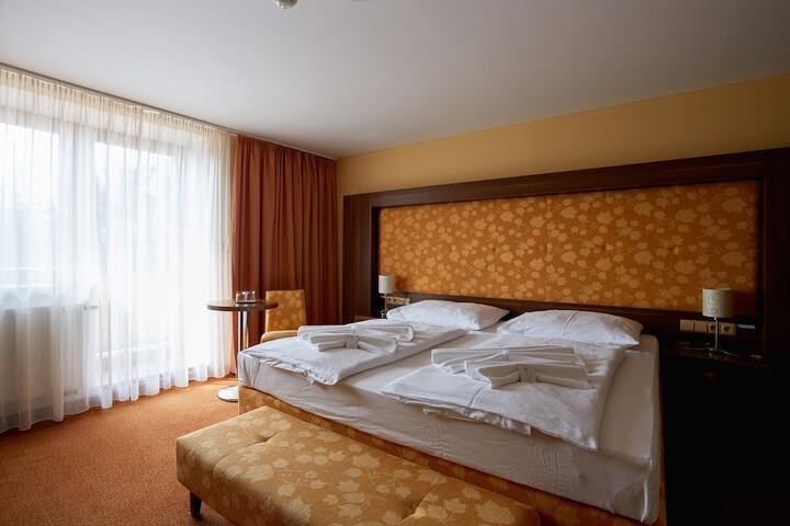 Room 16 of 33