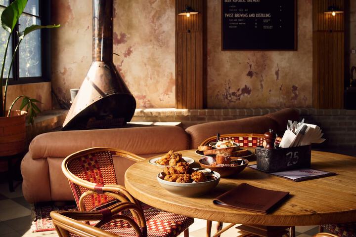 Dining 40 of 75