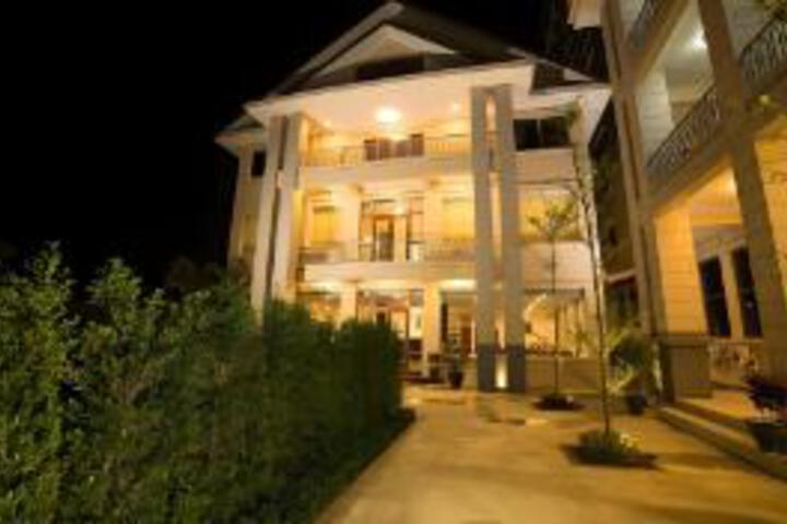 Thiri Thitsar Hotel