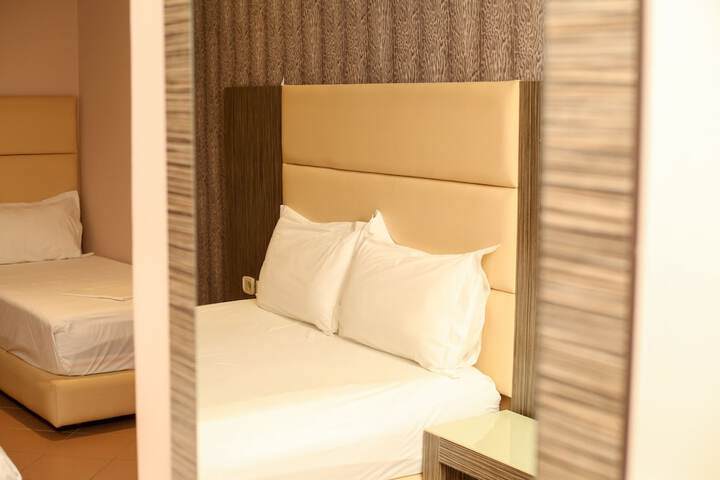 Room 44 of 218