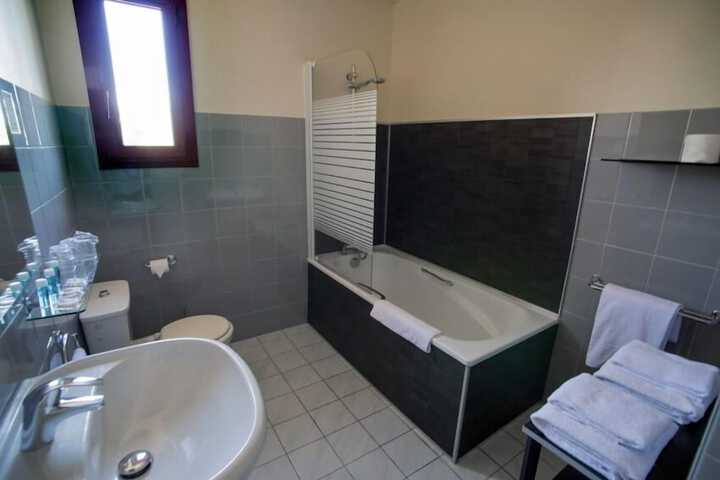Room 105 of 143