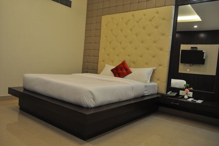Room 9 of 24