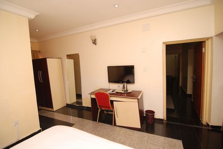 Room 11 of 44
