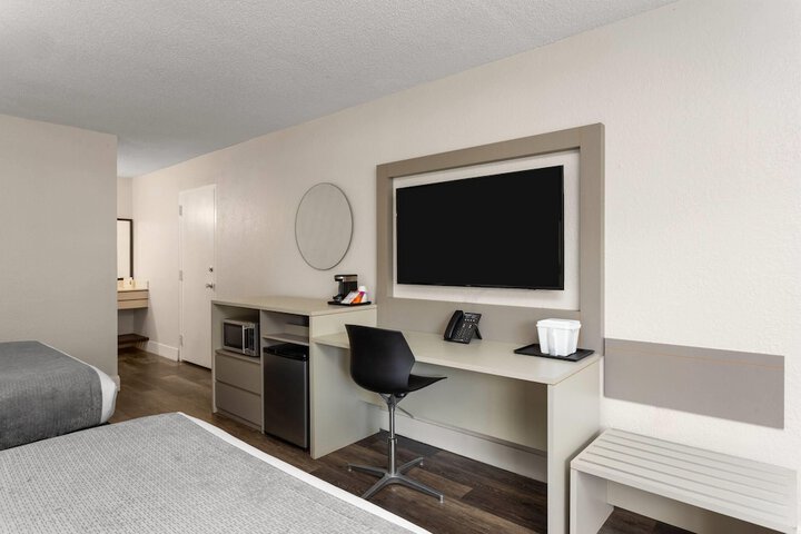 Room 56 of 248