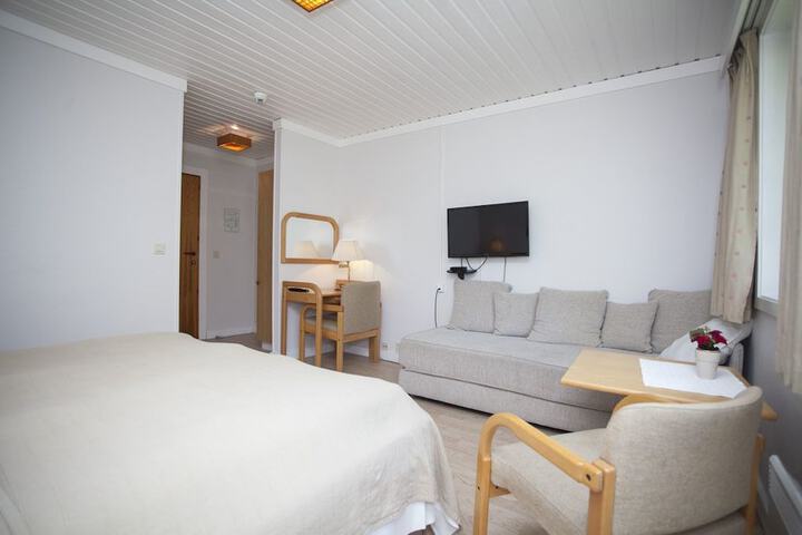 Room 6 of 35
