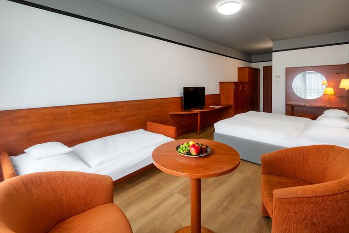 Room 32 of 71