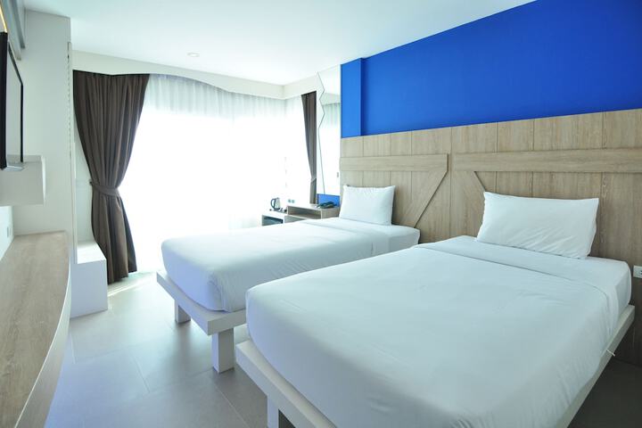 Room 12 of 77