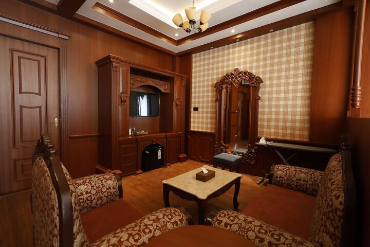 Room 16 of 32