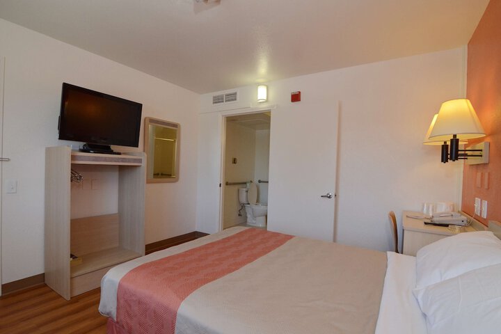 Double Room Disability Accessible (1 of 8)
