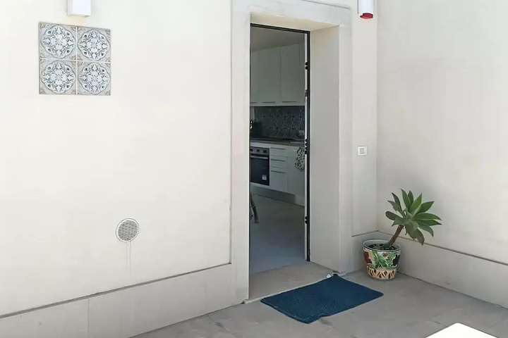 Room 9 of 19
