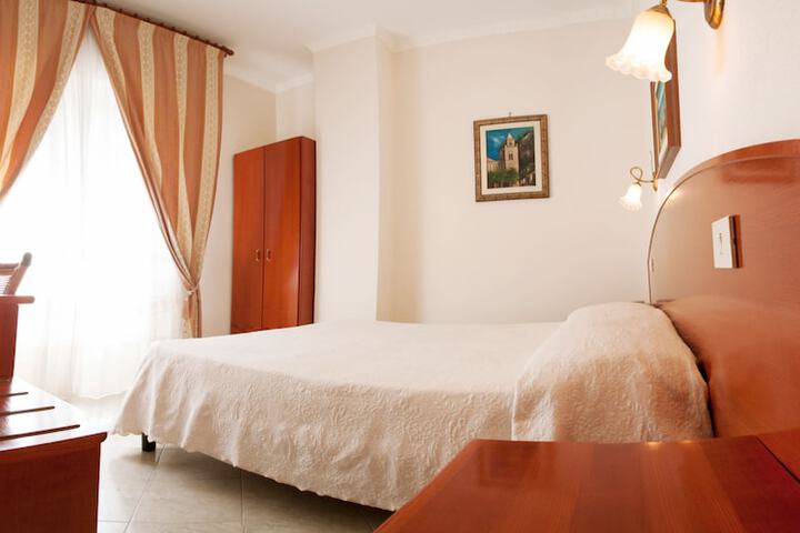 Room 9 of 34