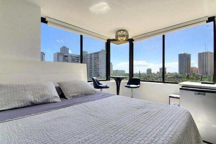 Photo of Waikiki beach modern studio No resort fee Best location