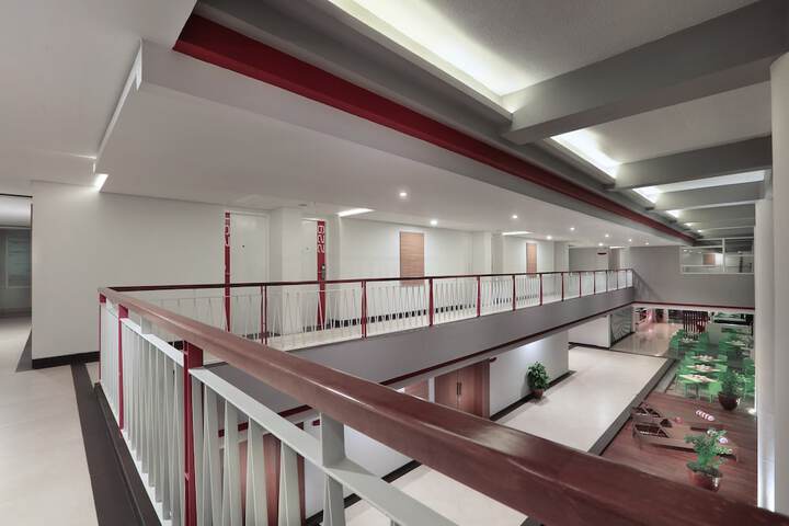 Ballroom/Hall 21 of 25
