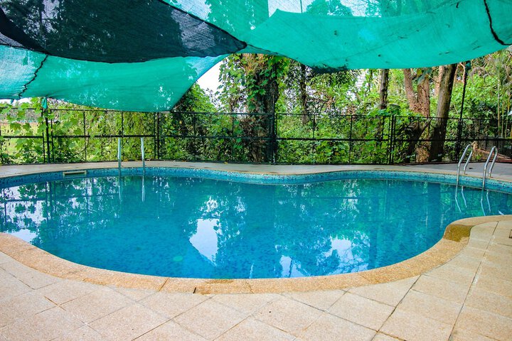 Pool 25 of 32
